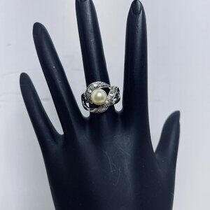 Silver Tone Statement Ring W/Faux Pearl And Rhinestone Accents Size 4.75 (R446)